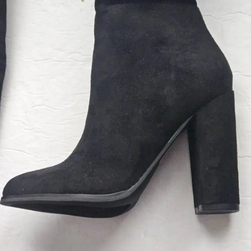 LADIES SUEDE THIGH HI‎ BOOTS. NWT